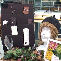 ハンドメイド作品を展示する