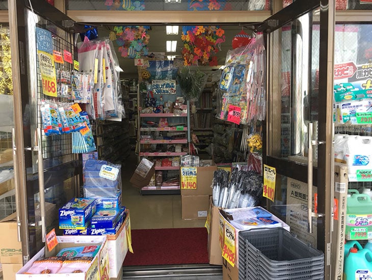 当店では多くのお客様に喜んでいただくために、いろいろな包装資材を取り揃えています。イベント等オリジナルのラッピングでたくさんの笑顔を見つけて見ては!!是非一度、ご来店下さい。