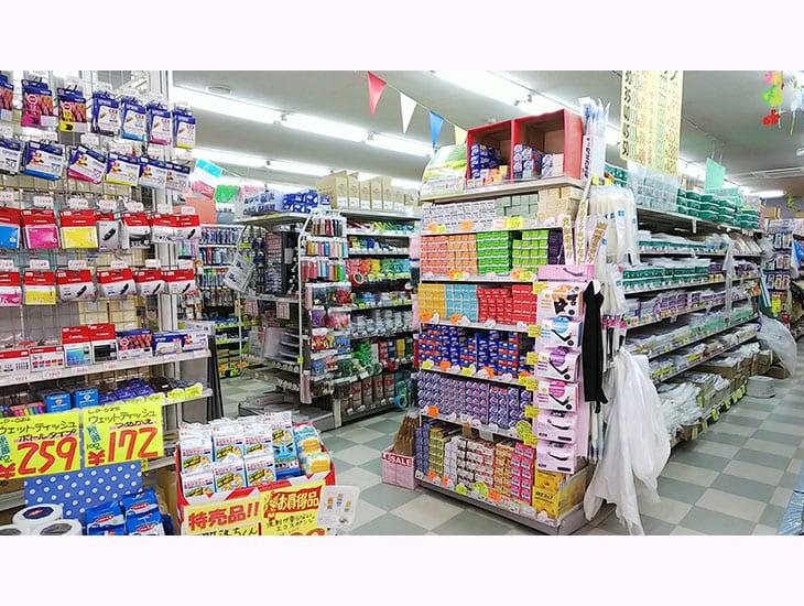 ギフトショップさん・飲食店さん・花屋さん等でお使いになる包装資材・食品容器・事務用品・イベントグッズなど取り揃えております。お車でご来店のお客様には駐車場も完備しております。皆様の御来店心よりお待ちしております。