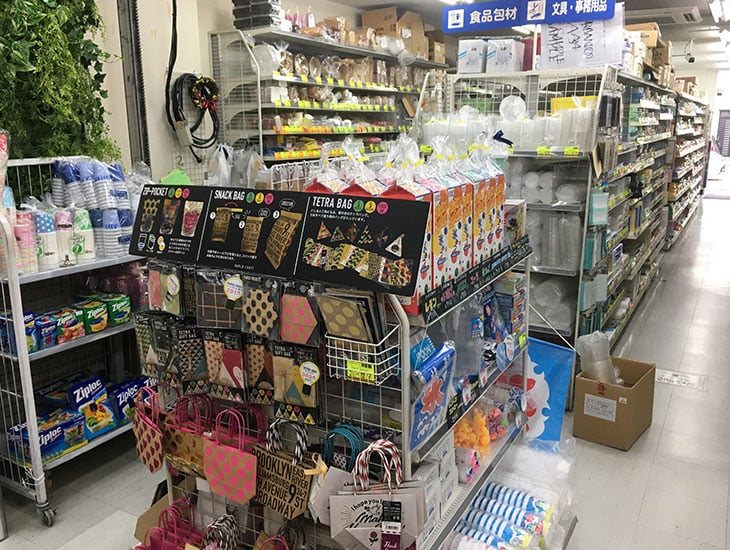 当店ではイベントに必要な商品を多数取り揃えております。店頭にない商品や、オリジナル商品をお考えの方も是非一度ご相談下さい。可能な限り対応させて頂きます。皆様のご来店をスタッフ一同心よりお待ちしております。
