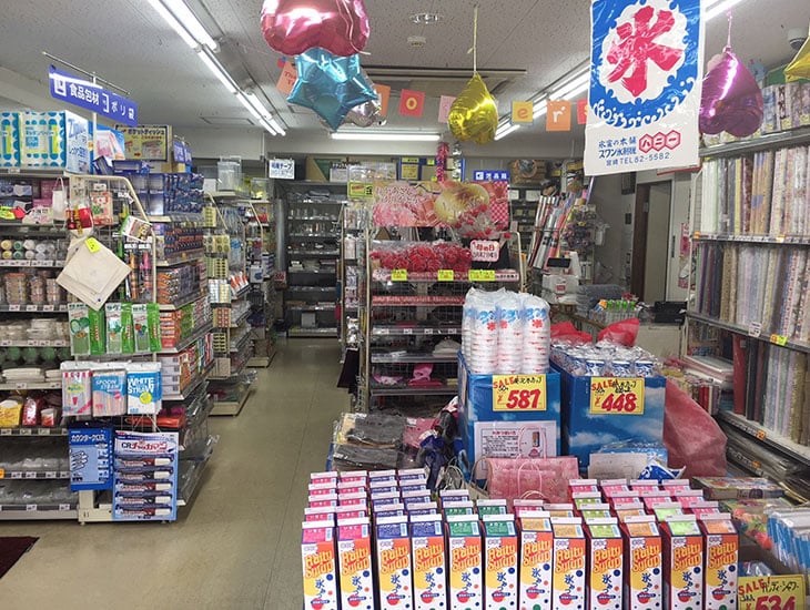 当店ではイベント商品も充実しております。イベント用品の他、包装用品、事務用品、食品包材などの品揃えも充実しております。お買上げ3000円以上10km以内無料配達致します。是非一度ご来店下さい。