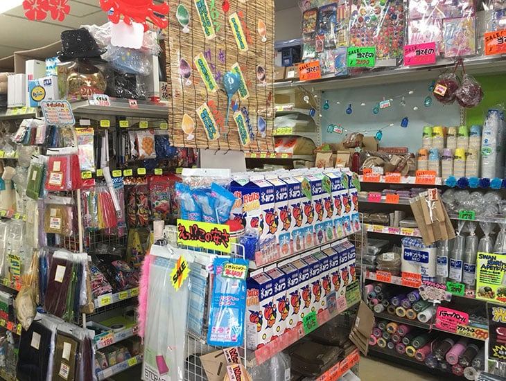 当店では多くのお客様に喜んでいただくために、いろいろな包装資材を取り揃えています。イベント等オリジナルのラッピングでたくさんの笑顔を見つけて見ては!!是非一度、ご来店下さい。