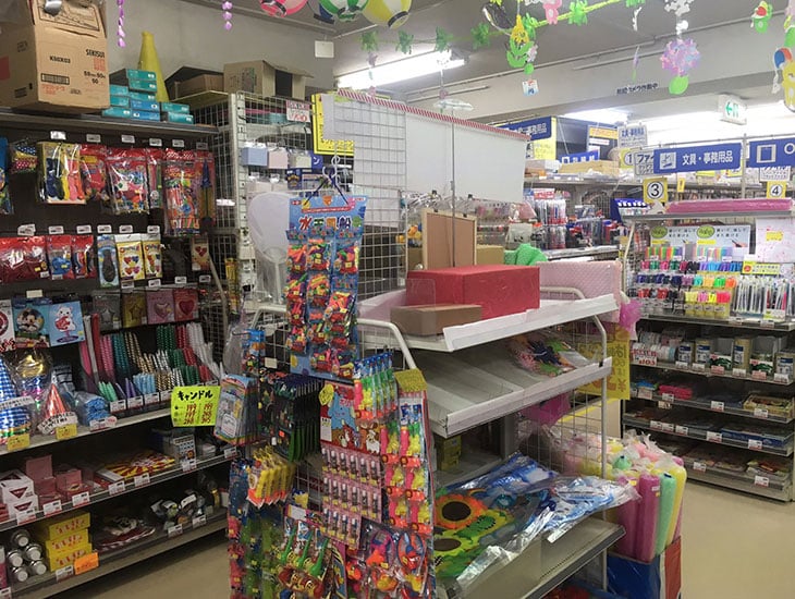 欲しい商品をご自宅や仕事場で受け取れるオンラインサービスのシモジマアプリ会員も随時募集中!<br>ネットと店頭での割引で毎回お得にお買い物ができちゃいます!<br>是非登録してご活用下さい。みなさまのご来店お待ちしております(*^ ^*)