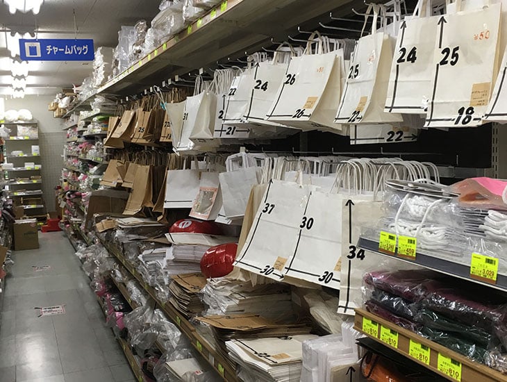 当店ではイベントに必要な商品を多数取り揃えております。店頭にない商品や、オリジナル商品をお考えの方も是非一度ご相談下さい。可能な限り対応させて頂きます。皆様のご来店をスタッフ一同心よりお待ちしております。