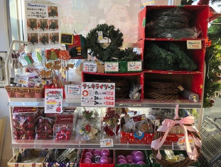 当店は青森市指定ゴミ袋やポリ袋・食品包材や店舗用品など幅広く取り扱いしています。<br>季節のイベントごとに限定アイテムも入荷します。<br>一般のお客様や業者の皆様もぜひ一度ご来店ください。お待ちしています。