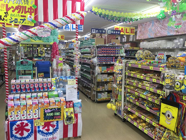 包装資材、事務用品、店舗用品の他に季節商品、パーティーグッズ、行事の際のイベント用品、お祭り用品など多数取り揃えております。ちょっと立ち寄るだけでも楽しい、困った時にアイデアが浮かぶお店です。ぜひ一度御来店下さい。