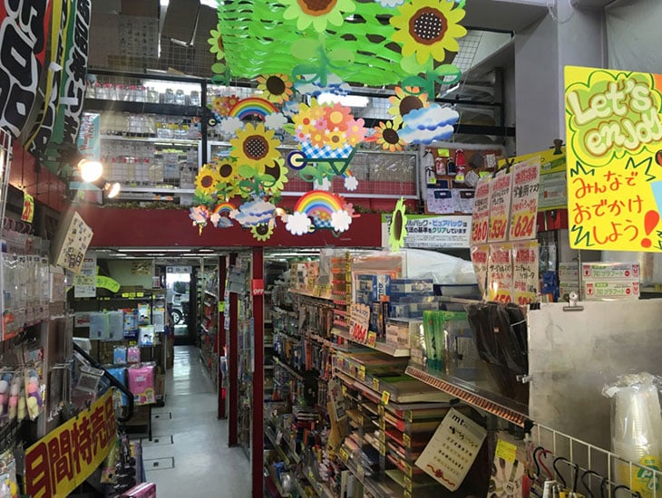 明るい店内!豊富な品揃え!元気な店員がご来店をお待ちしております!高品質な商品をリーズナブルにご提供!業者様からご家庭まで、どなたのお役にも立ちます。最新情報はフェイスブック(←ホームページから入れます)をチェック!