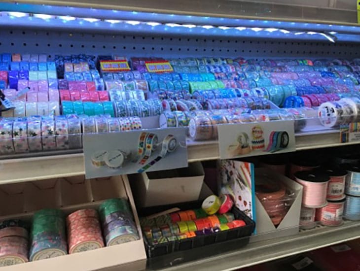 当店ではイベント用品・ポリ袋各種・リボン・紙袋・食品容器等、様々な商品を取り揃えております。イベント等の商品も充実させております。下記のURLから是非HPをご覧ください。全国配送も致します。
