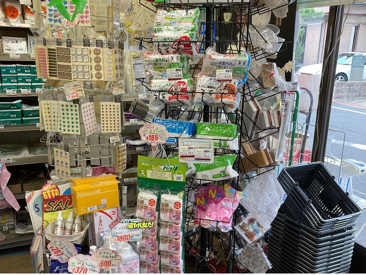 当店は1989年オープンです。お陰様で35周年を迎える事が出来ました。お客様の声をモットーに品揃えを心がけてきました。いつまでもお客様と心のキャッチボールができるような店であり続けたいと思います。是非一度ご来店をお待ちしております。