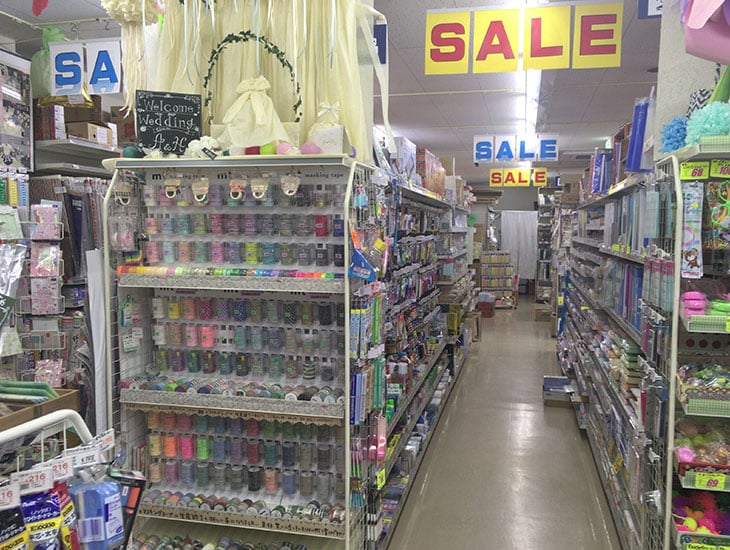 包装資材、事務用品、店舗用品の他に季節商品、パーティーグッズ、行事の際のイベント用品、お祭り用品など多数取り揃えております。ちょっと立ち寄るだけでも楽しい、困った時にアイデアが浮かぶお店です。ぜひ一度御来店下さい。