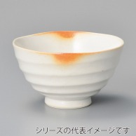 【直送品】山万 火色志野　うす彫りろくべ型茶碗　小  44530－559 1個（ご注文単位1個）