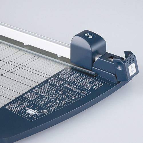 コクヨ 裁断機 ペーパーカッター60枚切り チタン加工刃 A4 DN-TR603 Amazon | コクヨ 裁断機 ペーパーカッター ロータリー式 60枚