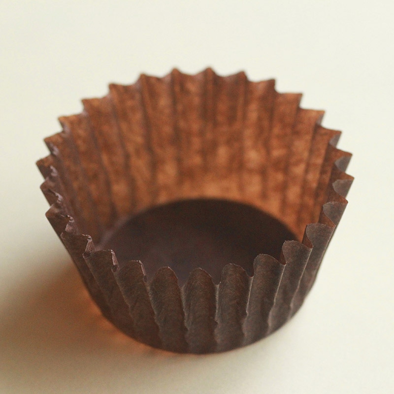 CSEチョコ紙ケース8F 10,000枚　製菓　カップ CSE紙ケース | 三和金属箔工業株式会社