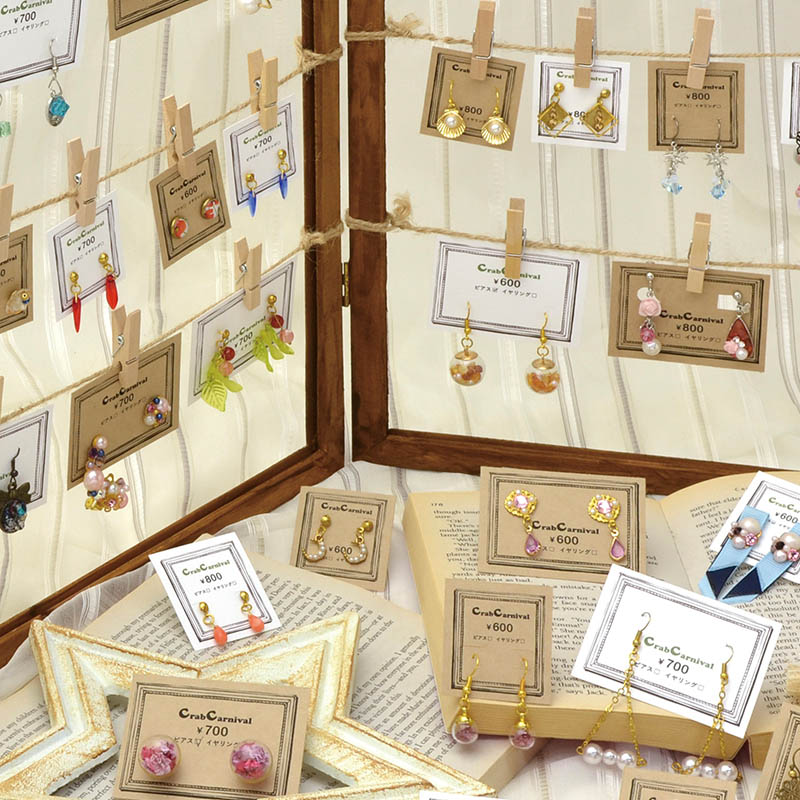 ササガワ OA対応ピアス台紙 Sサイズ15シート袋入（1シート15枚付 44