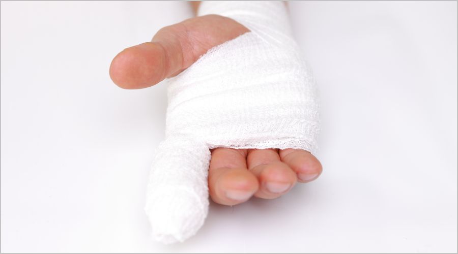 【保存版】救急時に役立つ！包帯の巻き方完全ガイド＆応急処置法
