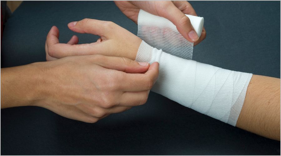 【保存版】救急時に役立つ！包帯の巻き方完全ガイド＆応急処置法
