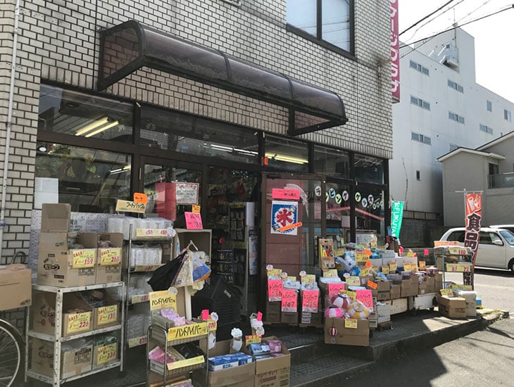パッケージ用品の専門店。リボンやポリ袋、食品容器から事務用品・イベント用品までなんでもそろう便利なお店。京信滋賀支店の隣です。駐車場有。一般のお客様でも業務用価格です。とにかくぜひぜひきてみてね。