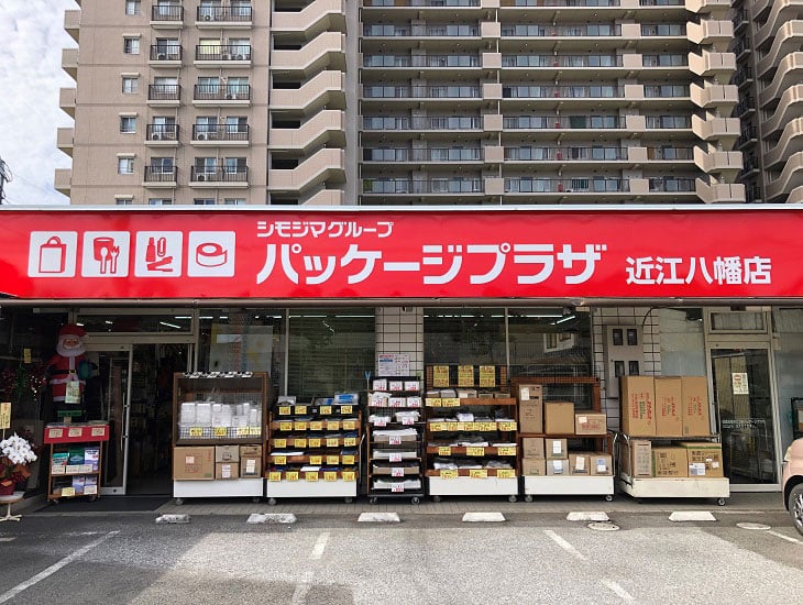 当店ではイベント用品やテイクアウト容器を幅広く取り扱い、ラッピング用品やパン資材・菓子資材を豊富に揃えております。オリジナル、別注資材についてもお気軽にご相談ください。スタッフ一同ご来店を心よりお待ちしております。