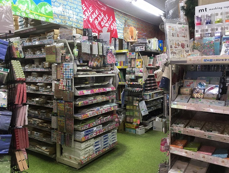 HEIKO商品、紙袋、ポリ袋、包装紙、リボン、箱など用品、食品、雑貨の包装用品が揃っています。用品、食品、雑貨のお店に必要な店舗用品や、手作りに役立つ製菓用品、クラフト材料などもご覧ください。創業60年、ベテランのスタッフが対応致します。
