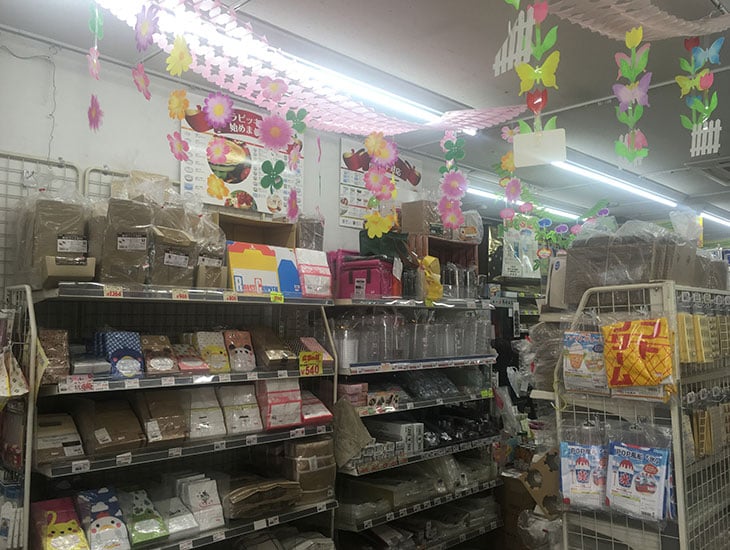 パッケージプラザは業者の方も一般の方もご利用頂けるお店です！豊富なアイテムを揃えており、納得の価格で良い商品を見付けられるかと思います。また、あらゆる商品の発送に便利な発送用梱包資材も揃えました。ぜひ一度ご来店下さい。お待ちしております。