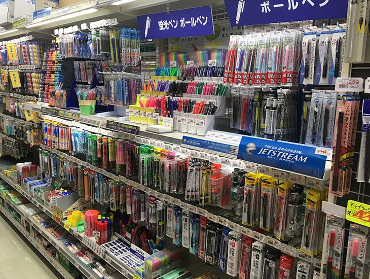 こんにちは！いつも当店をご利用頂き誠に有難うございます。当店は皆様に小さな感動を与えられる店作りと、接客態度を心掛けております。お探し物がございましたらお気軽にスタッフにお声掛け下さい。皆様のお越しをお待ちしております。
