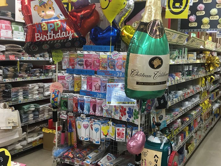 当店は、食品包材・ラッピング用品・イベント用品・文具など種類も豊富に取り揃えております。生産者の方や店舗をお持ちの方、手作りお菓子を包みたい・・という方まできっと何かが見つかるお店です。スタッフまで色々とご相談ください。