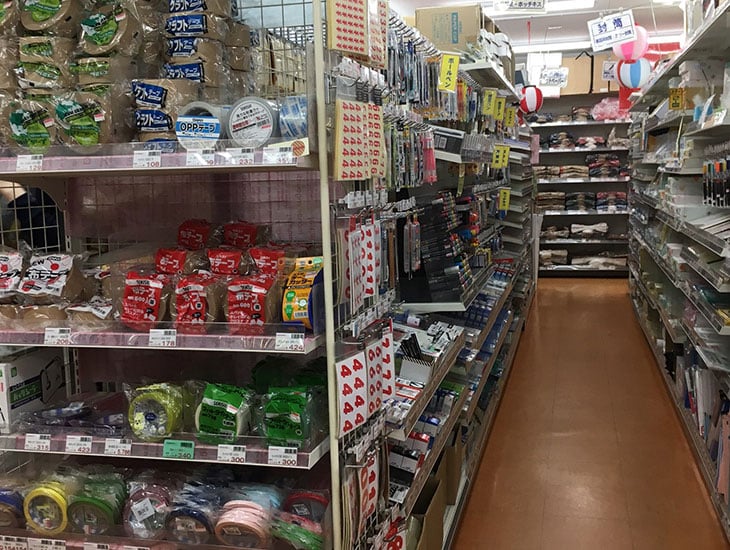 福井インターより車で5分と交通アクセスが便利な場所にございます。当店ではメンバーズカードをお渡しして、お会計時にご提示下さいますと5％割引させていただいております。（特価品・セール品は除く）皆様方のご来店をお待ちしております。