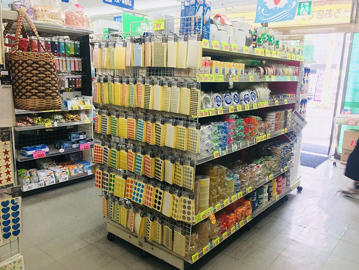 いらっしゃいませ！当店は狭いスペースながら包装・梱包資材はもとより食品関係、イベント商品等盛りだくさん！特にカラークラフトバンドを独自のスタイルで商品化！ひやかし歓迎、お気軽に尾張旭店のドアを開けて下さい。御来店を心よりお待ちしております。