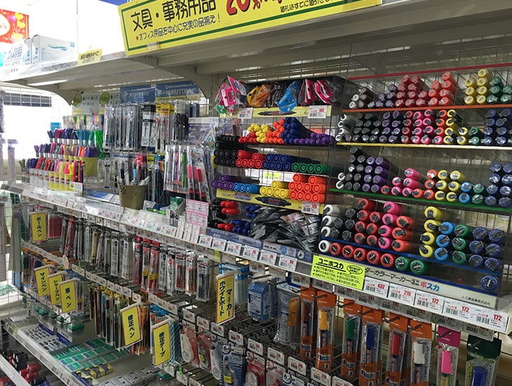 包装用品をはじめ、食品容器、店舗用品の他、季節に応じた商品等を多数取り揃えております。業者の方から一般の方まで、また、学校関係や、地域のイベントに役立つ商品も盛りだくさんです。スタッフ一同お待ちしております。お気軽にご来店下さい。
