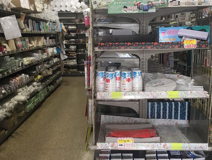 当店ではお店や会社様の専門的な包装資材はもちろん一般の方にもあったら便利な商品や趣味の商品まで幅広い品ぞろえで皆様のご来店をお待ちしています。特に季節のイベント品をお探しの際には当店にお立ちより下さいね。