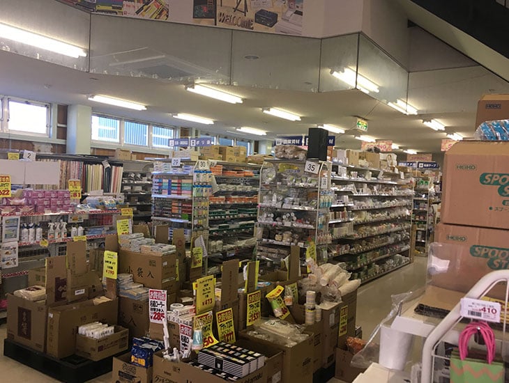 「がんばろう　今治！」をモットーに、かゆい所に手が届く、お客様にとってオンリーワンのお店になれるようスタッフ一同全力で応援させていただきます。お電話でのお問い合わせはニコニコハイパック（22-8189）まで。元気なスタッフがお待ちしております。