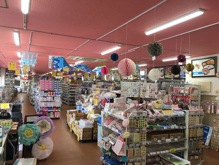 包装資材・飲食消耗品・衛生用品から事務用品まで、約8000アイテムの豊富な品揃え！<br>各種イベントもお任せください！<br>あなたのお店、あなたの暮らしを元気にするあれこれ便利なお店です。