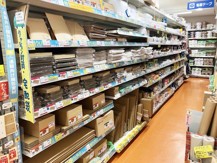 ラッピング用品やイベントグッズを中心に、幅広い商品を取り揃えた店舗です。<br>日常使いから業務用途まで、さまざまなニーズに対応しています。是非ご来店ください。