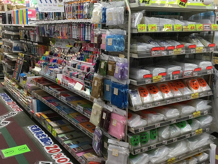 包装資材はもちろん、食品容器・生活雑貨・事務用品など、豊富な品揃えで皆様のご来店をお待ちしております。お買い物時に割引などの特典が付く「パッケージプラザ岡崎店会員」も店頭にて受け付けております。皆様お誘い合わせの上、ぜひご来店下さい！！