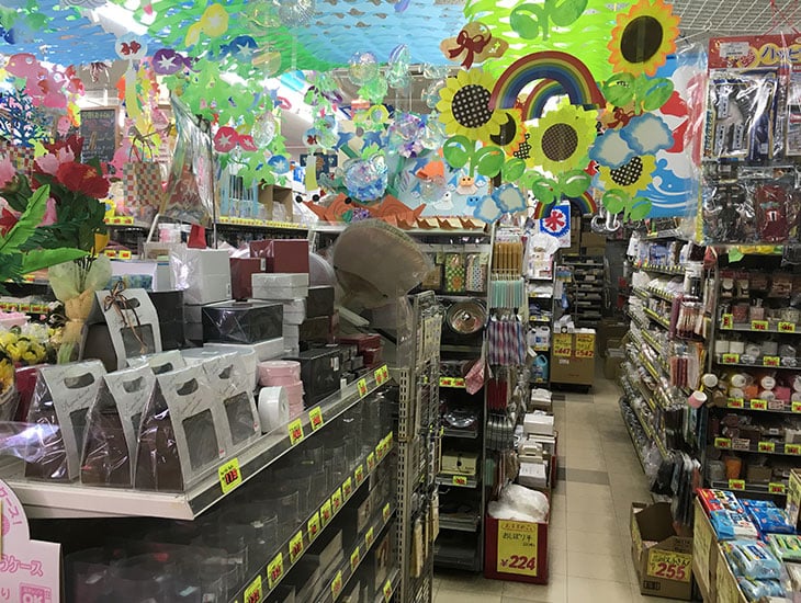 あなたのお店に必要なあらゆる物が揃います。紙袋等のラッピング用品、ポリ袋等の化成品、食品容器、文具事務用品、ディスプレイ用品からパーティーグッズ等々。まとめ買いでさらにお買い得に！もちろん一般の方もどうぞ。是非一度ご来店下さい！！