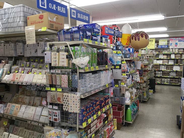 当店はお客様が必要とされる店作りをめざし、季節の移り変わりを意識した展示でお客様をお待ちしています。お店にない商品でも相談いただければ一生懸命探します。<br>いつでもお客様の要望に応えながらお客様と共に成長していきますのでなんなりとお申し付けください。