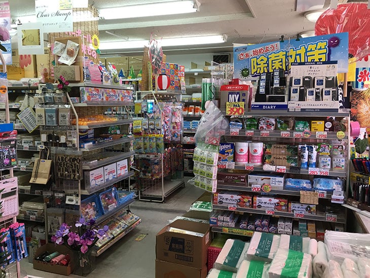 ただ今、当店ではこれからの季節にぴったりの商品が続々と入荷中です。見逃せないお値打ち品と、専門店ならではの豊富な品揃えでみなさんのお越しをお待ち致しております。取扱い商品に関するお問い合わせも丁寧にお答えします。是非一度御来店下さい。