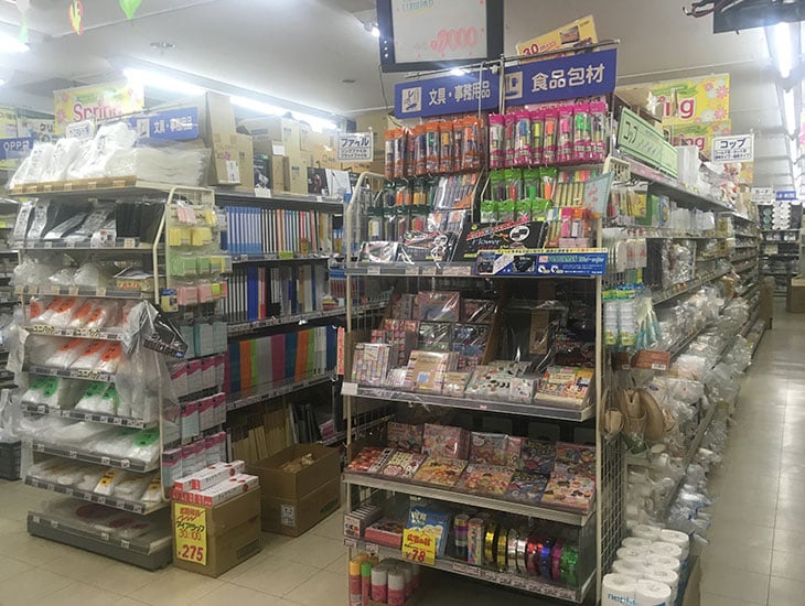 パッケージプラザは業者の方も一般の方もご利用頂けるお店です！豊富なアイテムを揃えており、納得の価格で良い商品を見付けられるかと思います。また、あらゆる商品の発送に便利な発送用梱包資材も揃えました。ぜひ一度ご来店下さい。お待ちしております。