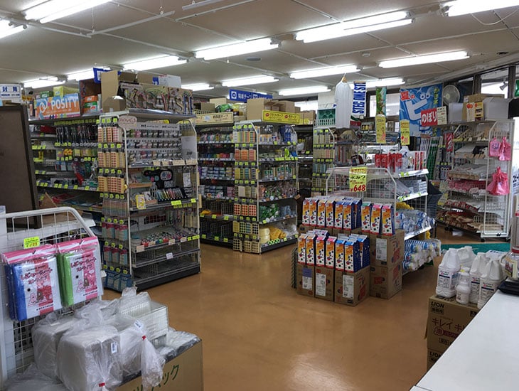 当店はお客様に必要とされる店舗をめざしております！業者のお客様も一般のお客様も来店・問い合わせ大歓迎♪店頭にない商品でもお探し致します！<br>また「のぼり」「紙袋」「レジ袋」「箱」など様々な『名入れ』商品も作成可能です！なんでもご相談ください！
