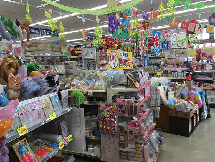 こんにちは！いつも当店をご利用頂き誠に有難うございます。当店は皆様に小さな感動を与えられる店作りと、接客態度を心掛けております。お探し物がございましたらお気軽にスタッフにお声掛け下さい。皆様のお越しをお待ちしております。