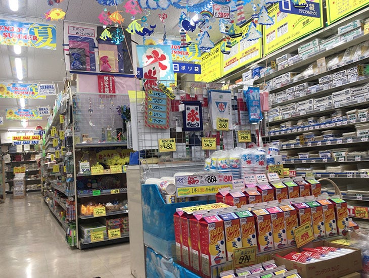 包装資材、商店用品を中心に文具、食品容器、イベント用品、季節用品等多数取揃えております。豊富な品揃えで皆様に喜んでいただけるお店を目指しております。是非お立ち寄り下さい。