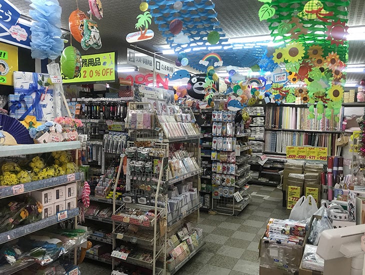 当店は包装資材はもちろん様々な商品を幅広く取り揃えております。もしお探しの商品が店頭にない場合はお気軽にスタッフまでご相談下さい。業者の方から一般の方までみなさまのご来店をスタッフ一同心よりお待ちしております。