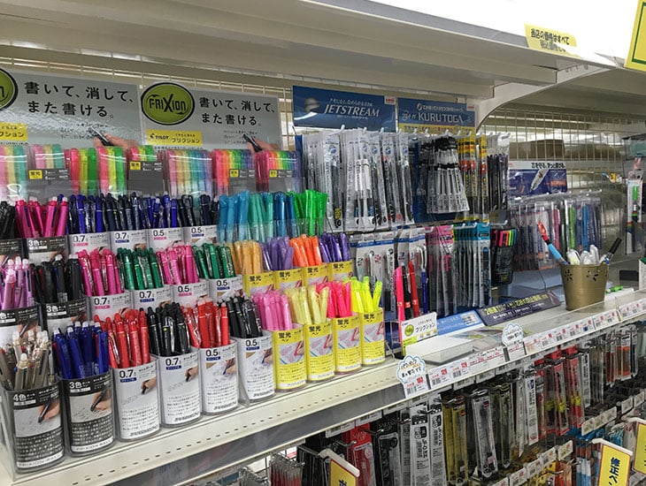 包装用品をはじめ、食品容器、店舗用品の他、季節に応じた商品等を多数取り揃えております。業者の方から一般の方まで、また、学校関係や、地域のイベントに役立つ商品も盛りだくさんです。スタッフ一同お待ちしております。お気軽にご来店下さい。