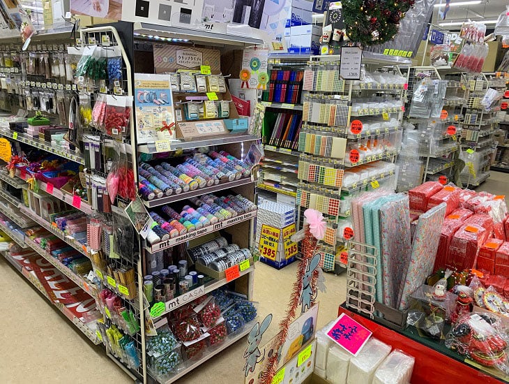 包装資材の専門店だからできる紙袋１枚からのご提案。ラッピングアイテムはもちろん文具・食品包材・梱包資材まで幅広く取り扱っています。商品持ち込みのラッピングにも対応しています。皆様に『一番近いお店』マエダです。