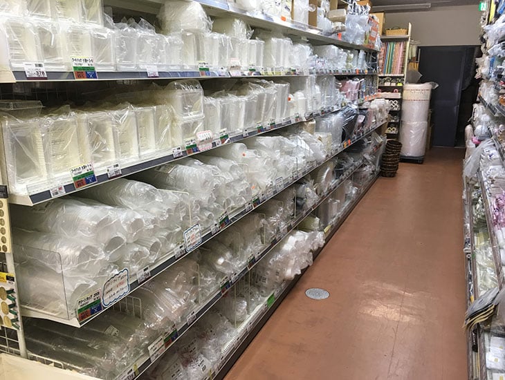 名古屋北部市場北側・10ｍの立看板が目印！　あらゆるお店やイベント・ネット販売などに不可欠な包装資材の専門店です。紙袋・化成品袋・弁当容器・カップ・文具・イベントグッズ・・・ｅｔｃ　時代に特化した品ぞろえを常に考えています。是非、一度ご来店下さいませ。