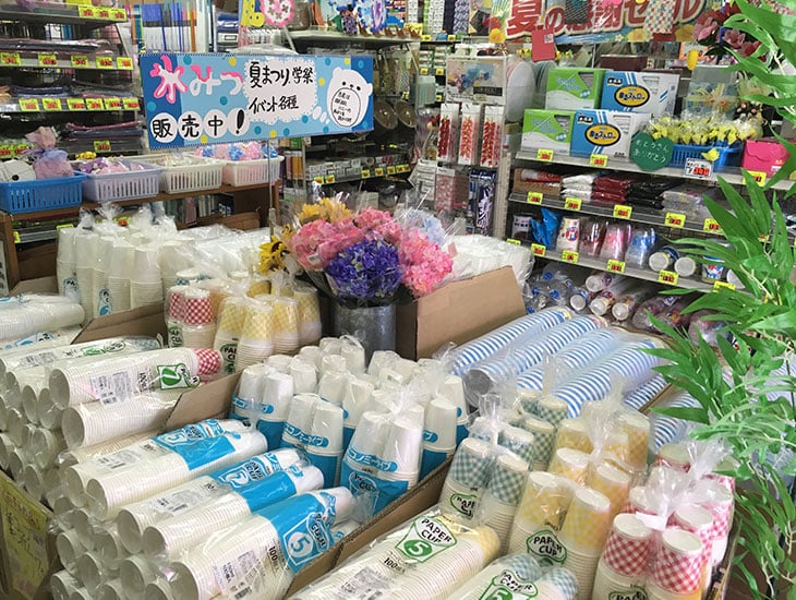 あなたのお店に必要なあらゆる物が揃います。紙袋等のラッピング用品、ポリ袋等の化成品、食品容器、文具事務用品、ディスプレイ用品からパーティーグッズ等々。まとめ買いでさらにお買い得に！もちろん一般の方もどうぞ。是非一度ご来店下さい！！
