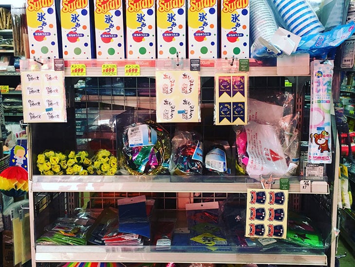 こんな商品があったのかと思う様な便利で役立つ商品が店内にはいっぱいあります。また当店の一押しは箱と紙袋。特に箱はお客様の用途・価格等の御希望に添える商品が充実しています。是非一度ご来店ください。店員一同お待ちしております。