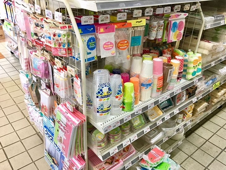 当店では包装資材・食品容器・文具事務用品を多数取り揃えて皆様の御来店をお待ちしております。イベント・季節・お祭り商品も豊富に販売しており、お取り寄せ、名入れも承っております。お気軽にお声掛けくださいませ。皆様のお越しをお待ちしております。