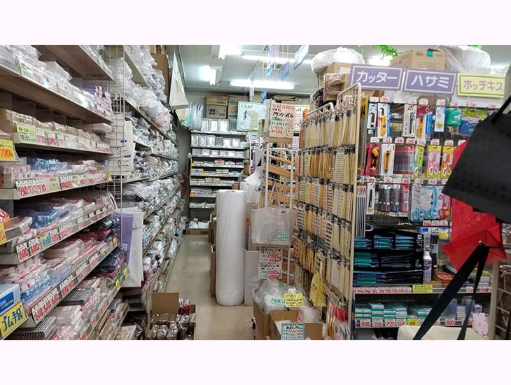 いろいろとギフト等を贈る為に包装用品も何かと入り用になってきます。『どこへ買いに行こう？』と迷う時は当店に!!包装以外にイベント用品や文具、店舗用品等、豊富なアイテム数に驚いてしまうかも？お気軽に御来店ください。