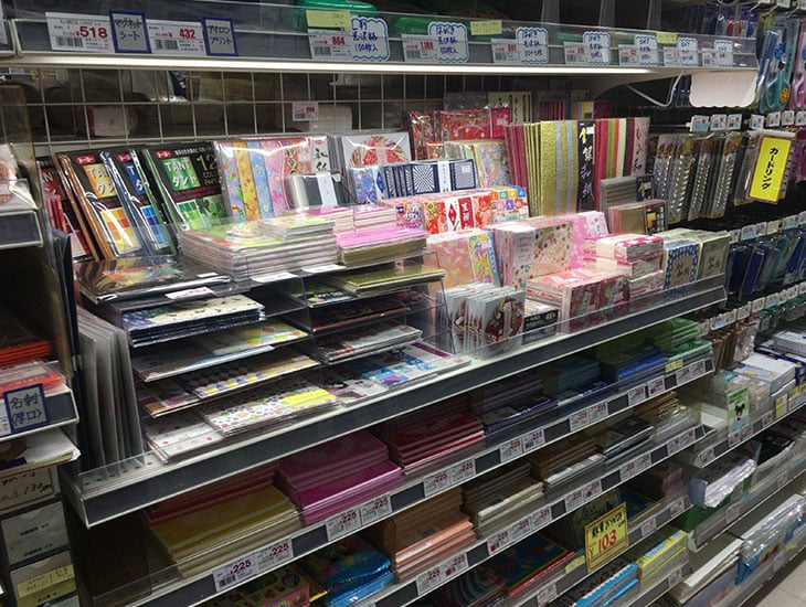 包装資材、商店用品を中心に文具、食品容器、イベント用品、季節用品等多数取揃えております。豊富な品揃えで皆様に喜んでいただけるお店を目指しております。是非お立ち寄り下さい。